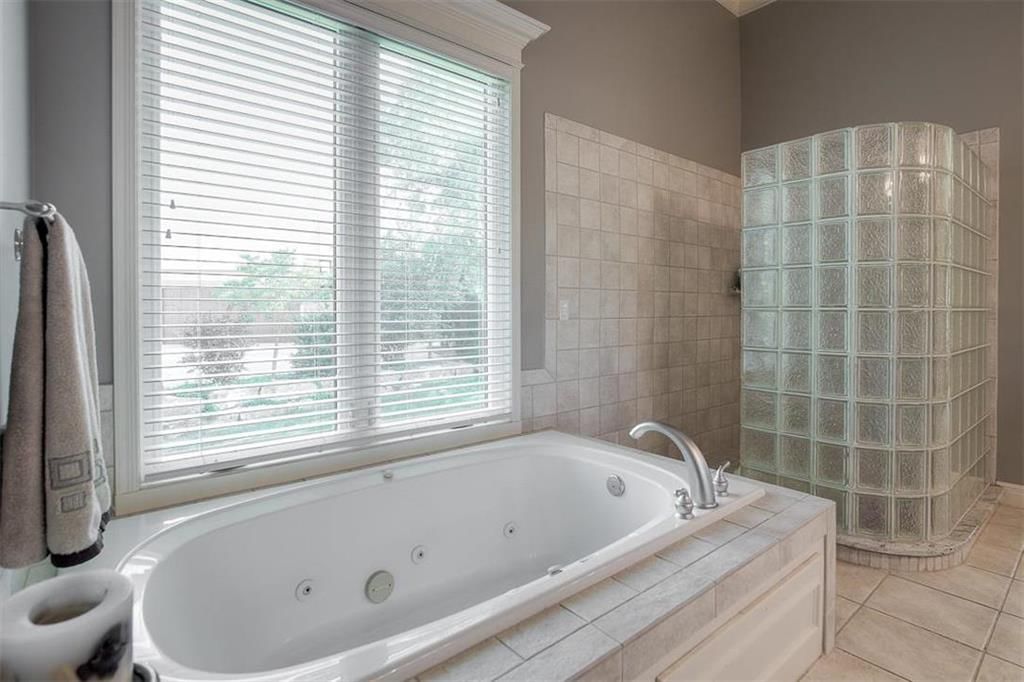 315 NW Rockwood Court — photo 18