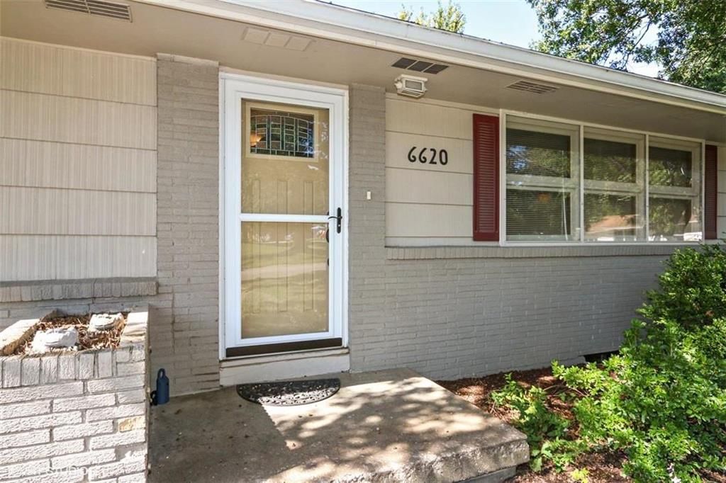 6620 NW Sweetbriar Court — photo 24
