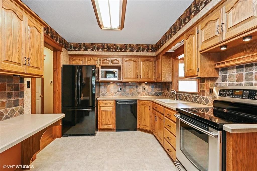 6620 NW Sweetbriar Court — photo 8