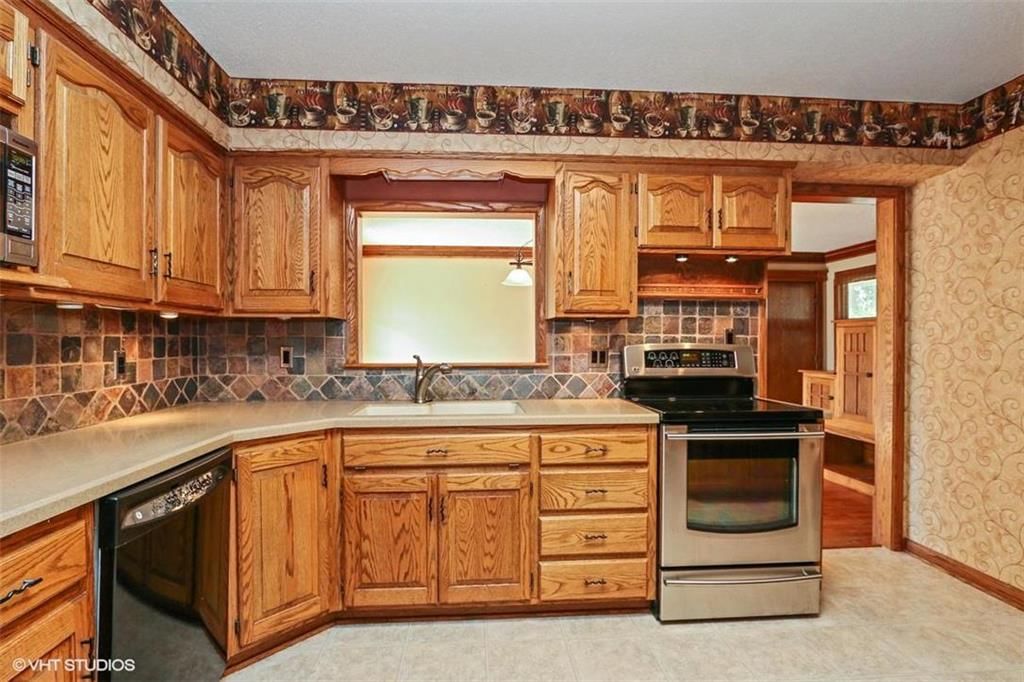 6620 NW Sweetbriar Court — photo 9