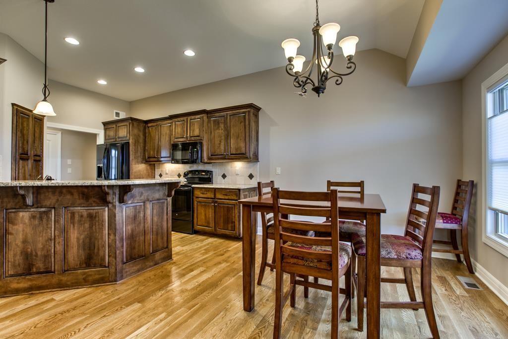 1304 NW BASSWOOD Court — photo 7