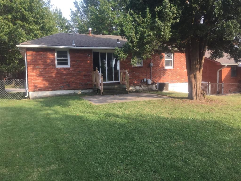 8736 N Jefferson Street — photo 2