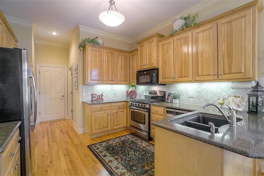 920 SW Sara Circle — photo 11