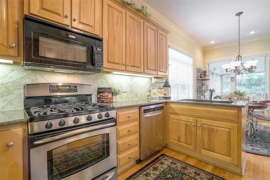 920 SW Sara Circle — photo 12