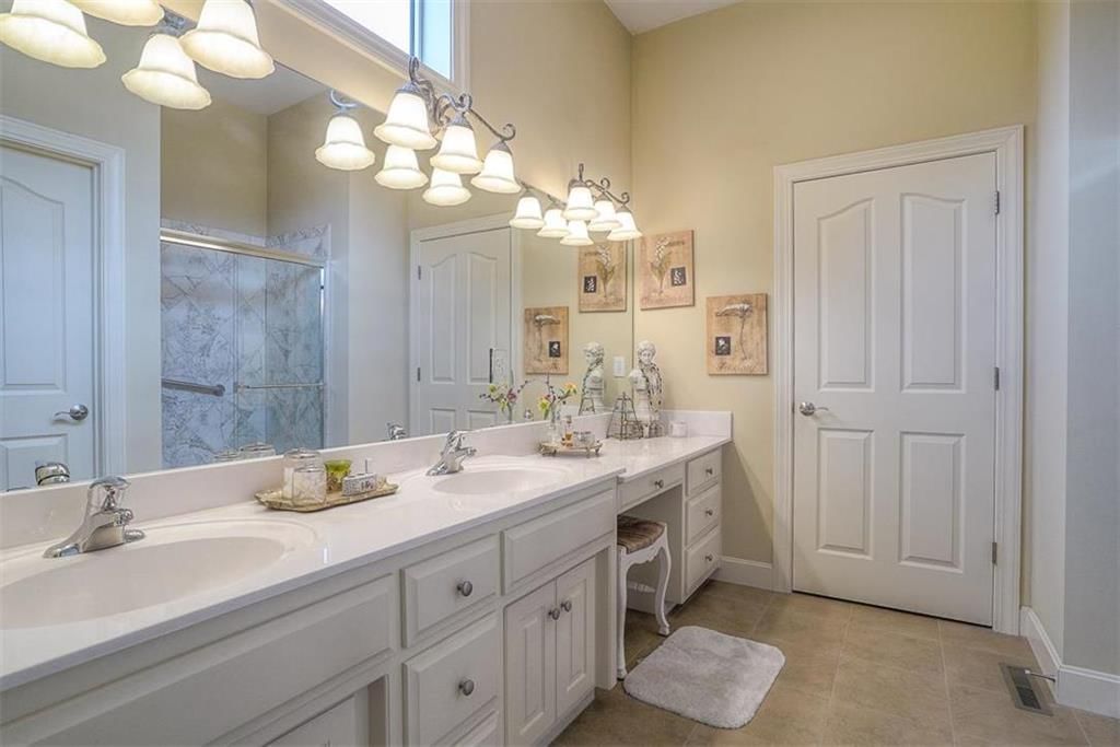 920 SW Sara Circle — photo 15