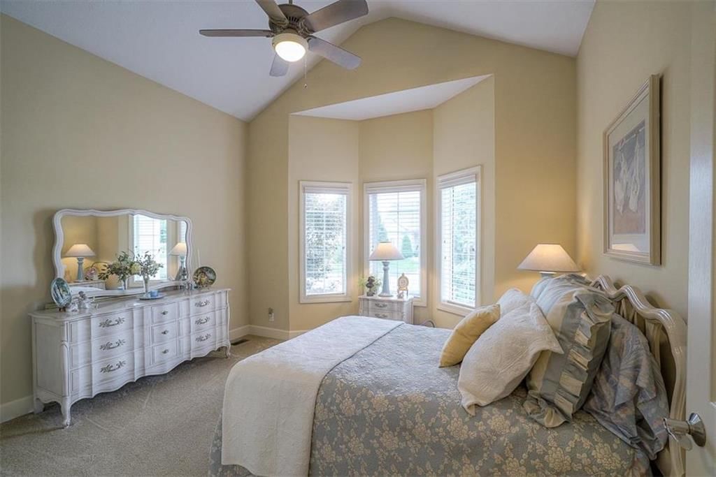 920 SW Sara Circle — photo 16