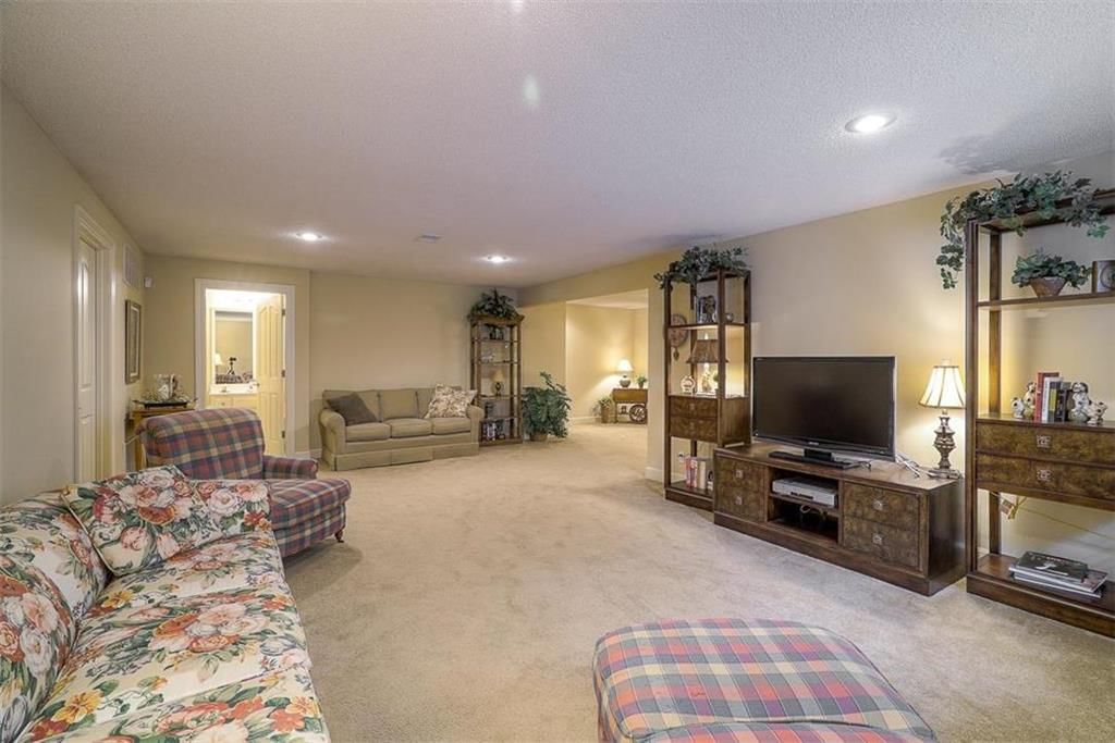 920 SW Sara Circle — photo 18