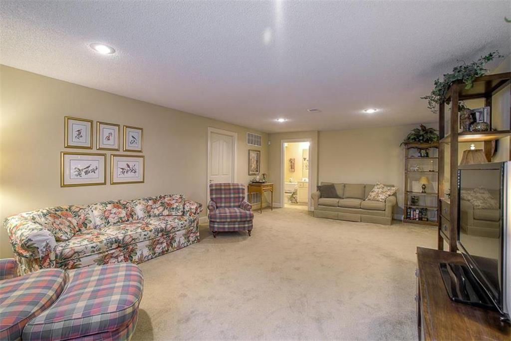 920 SW Sara Circle — photo 19