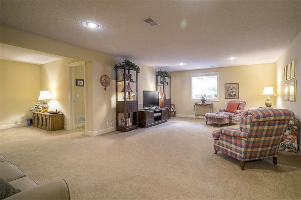 920 SW Sara Circle — photo 20
