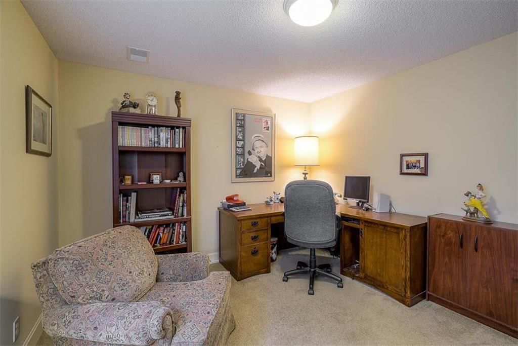 920 SW Sara Circle — photo 21