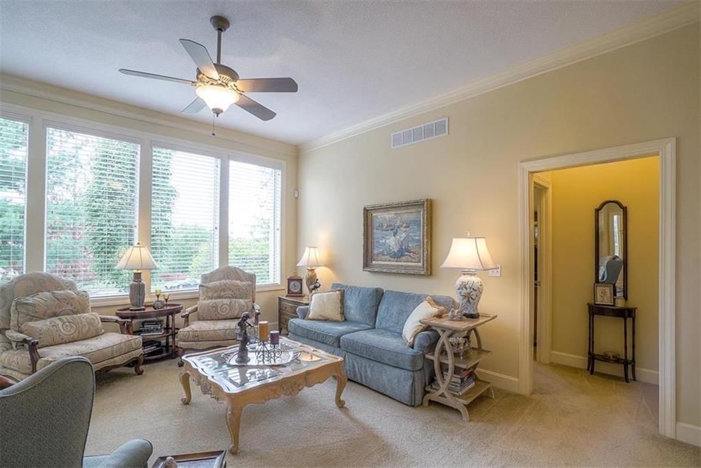 920 SW Sara Circle — photo 5