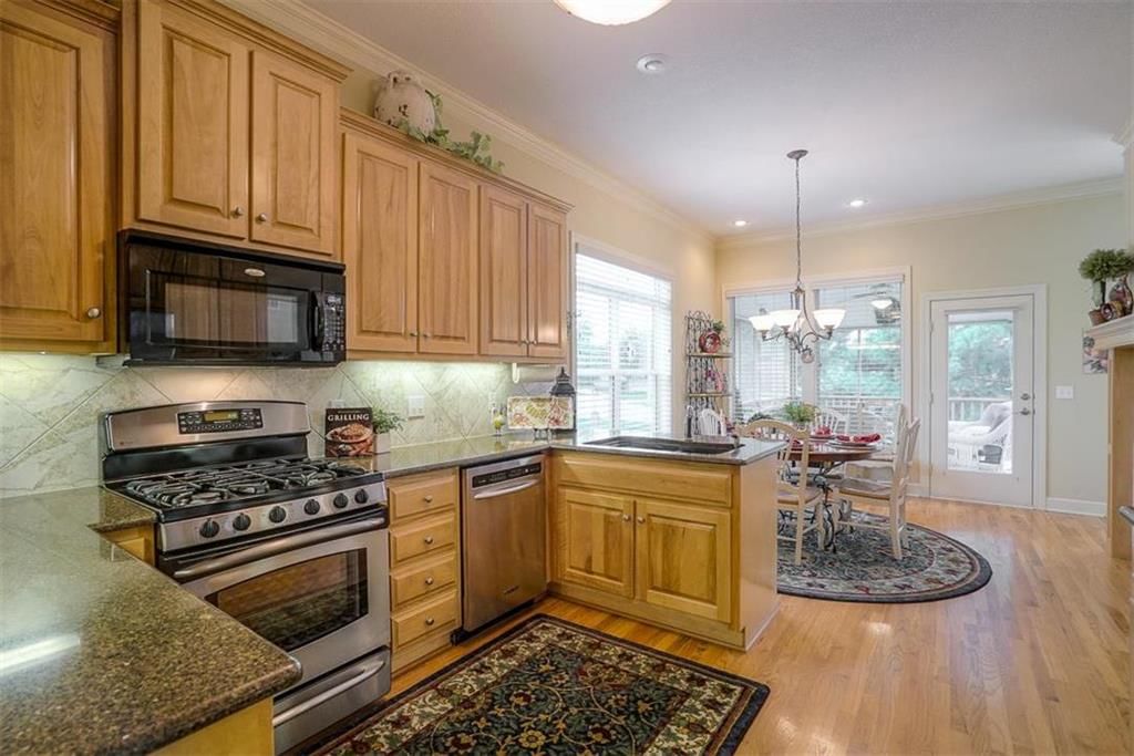 920 SW Sara Circle — photo 10