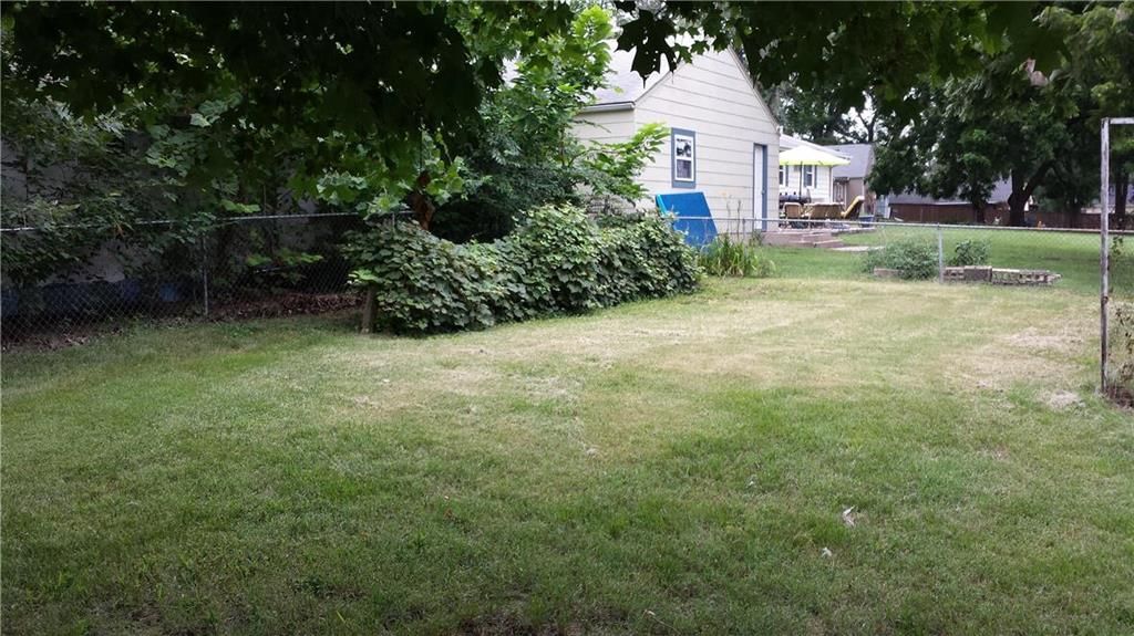 5520 Ash Avenue — photo 8