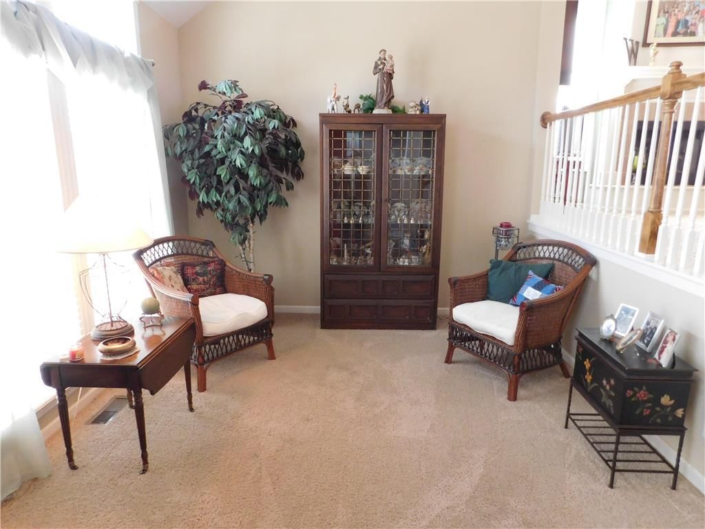 939 N CANYON Drive — photo 2