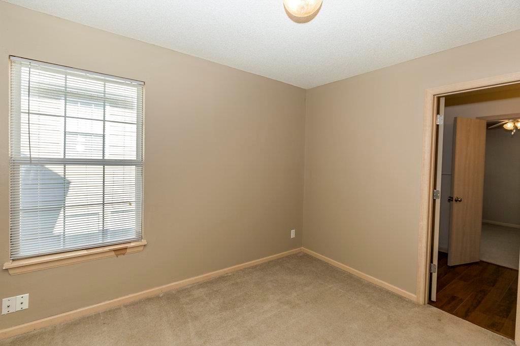 8025 N Elmwood Avenue — photo 16