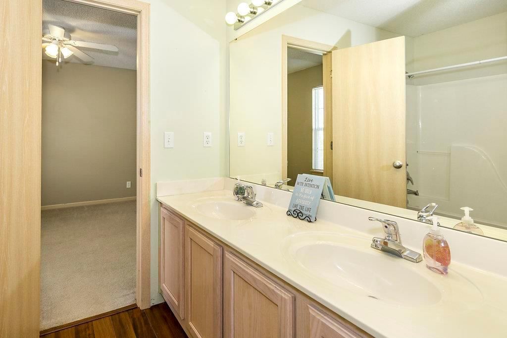 8025 N Elmwood Avenue — photo 18