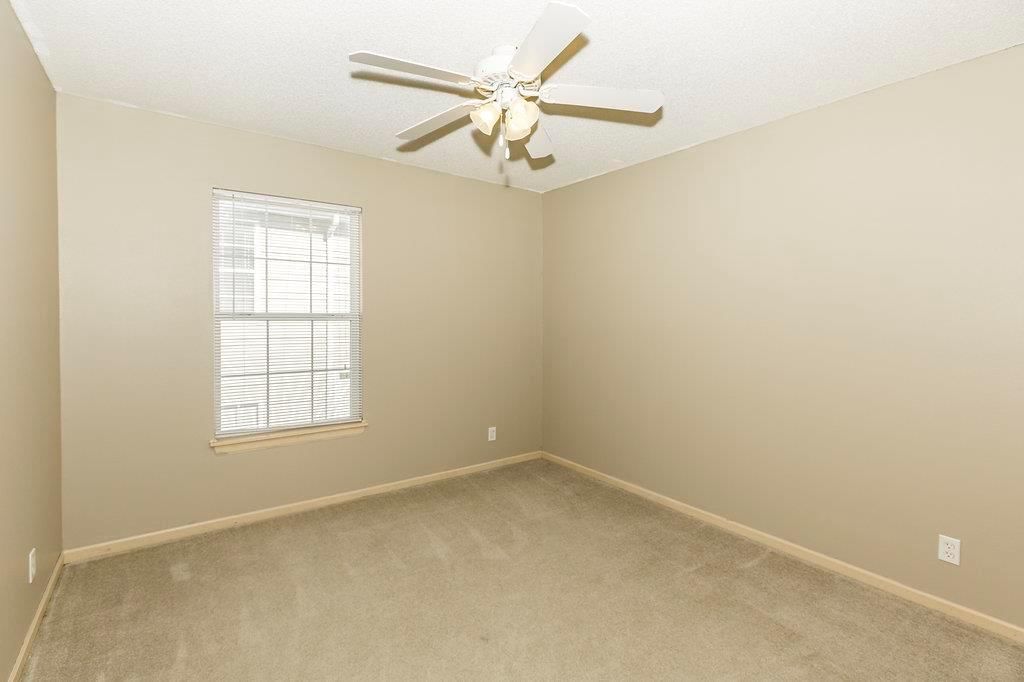 8025 N Elmwood Avenue — photo 19