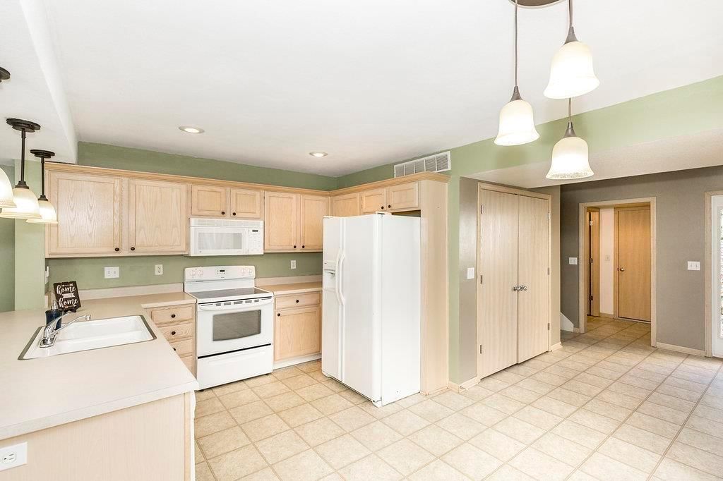 8025 N Elmwood Avenue — photo 5
