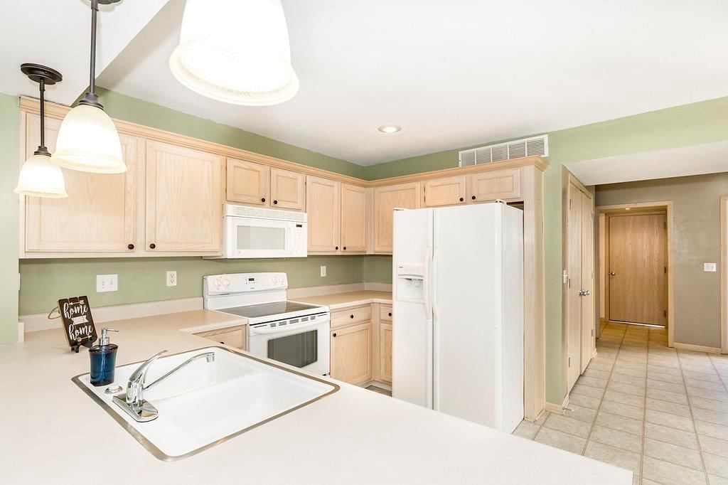 8025 N Elmwood Avenue — photo 6
