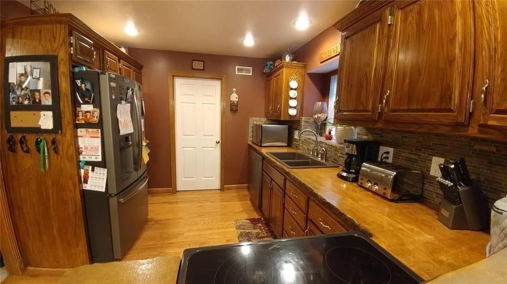 1042 Black Oak Drive — photo 10