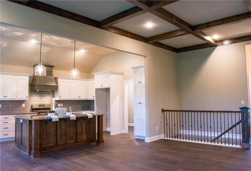 1405 NW Burr Oak Lane — photo 5
