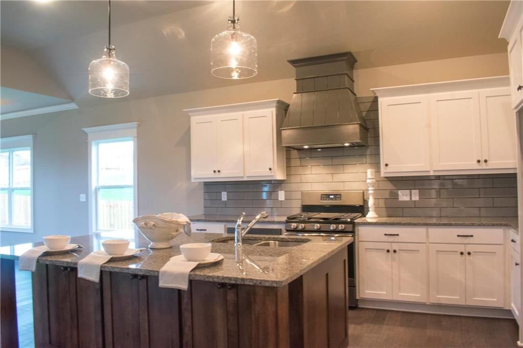 1405 NW Burr Oak Lane — photo 6