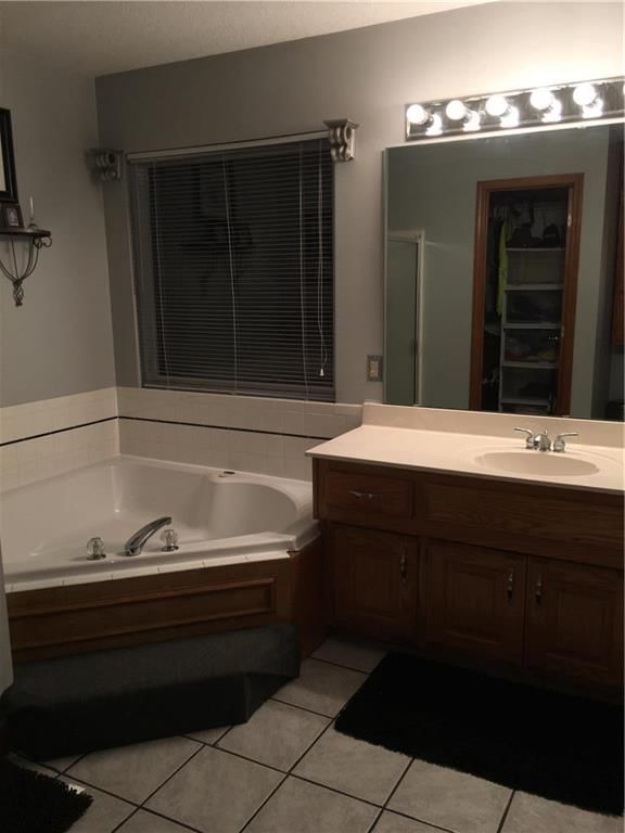 309 NE Virginia Court — photo 9