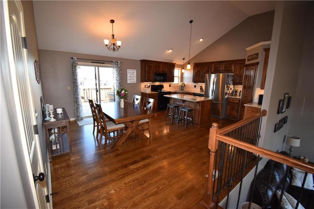 705 Tall Grass Drive — photo 4