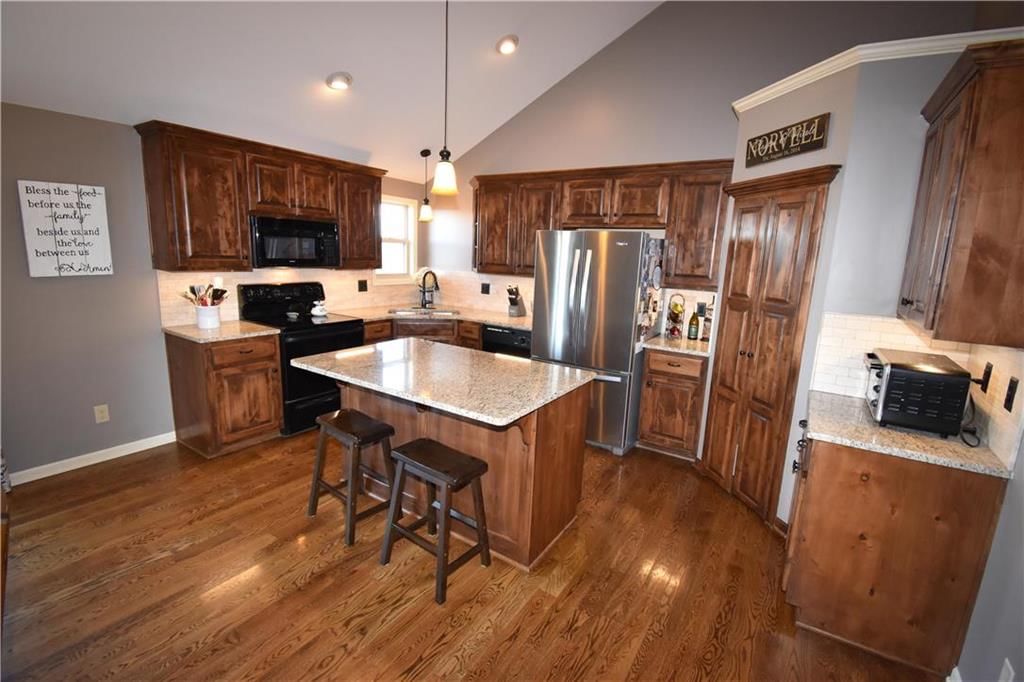 705 Tall Grass Drive — photo 5