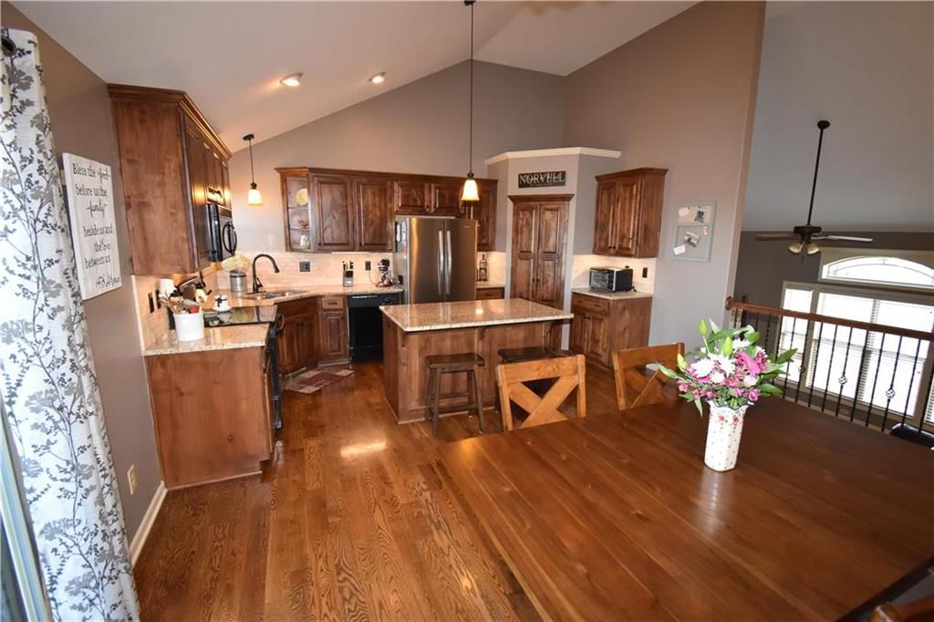 705 Tall Grass Drive — photo 6