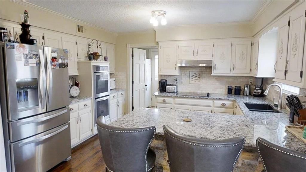 4019 NW Claymont Drive — photo 5