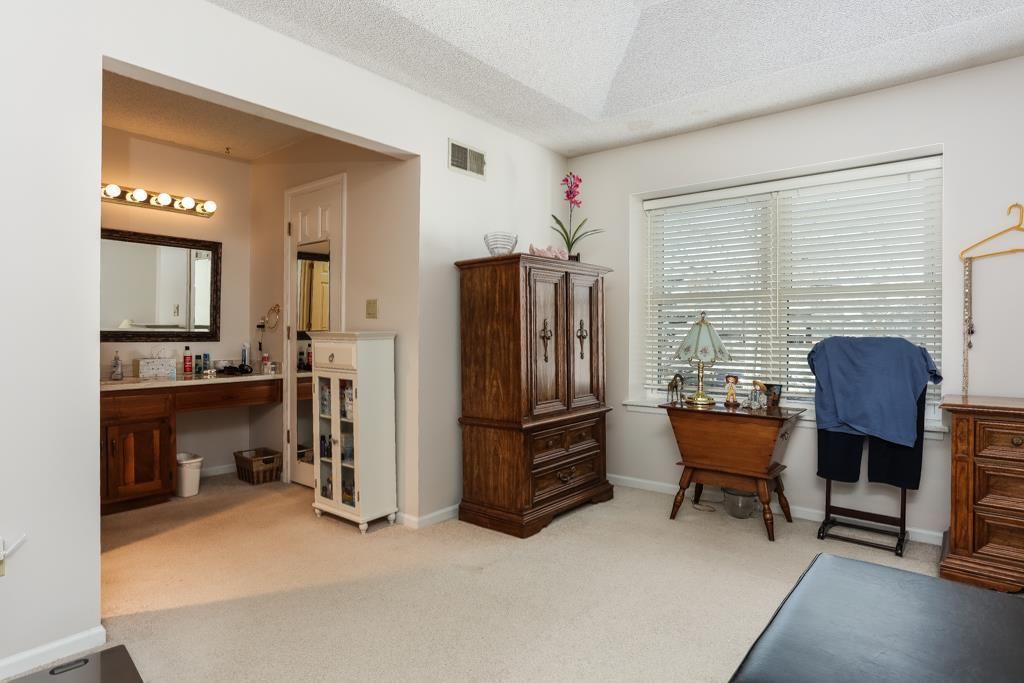 7627 W 93 Street — photo 15