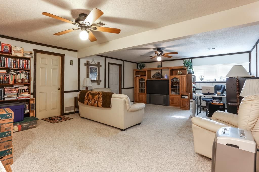 7627 W 93 Street — photo 17