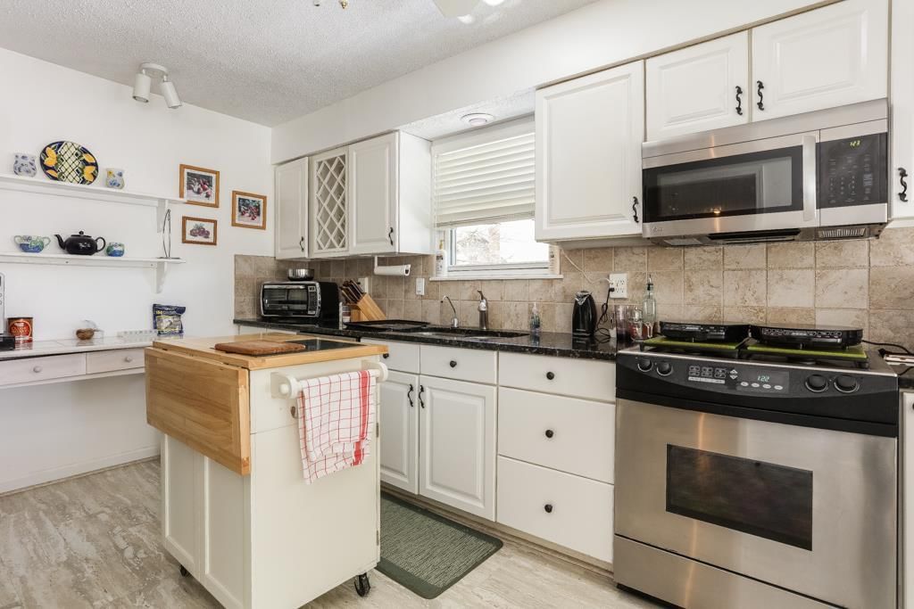 7627 W 93 Street — photo 9