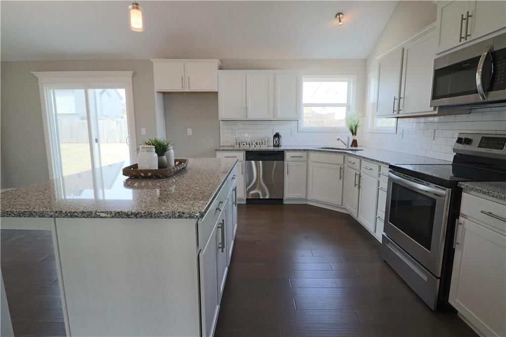 618 Johnston Parkway — photo 9