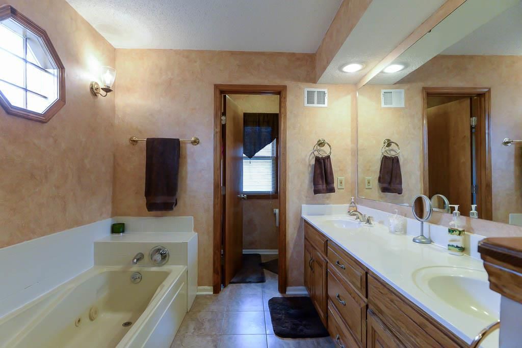 15305 W 88th Terrace — photo 12