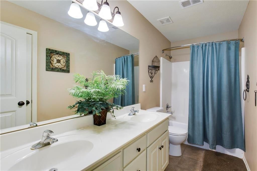2301 W Cothrell Street — photo 17