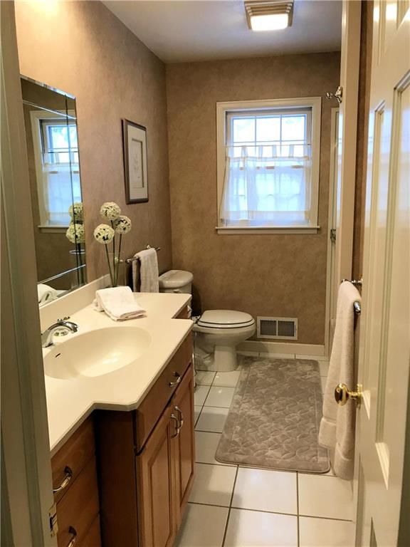 9824 Glenwood Street — photo 10