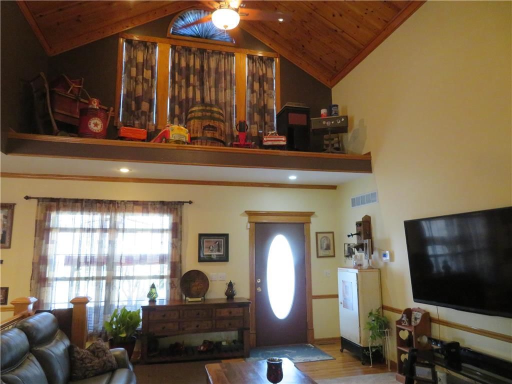 404 E Orchard Street — photo 8