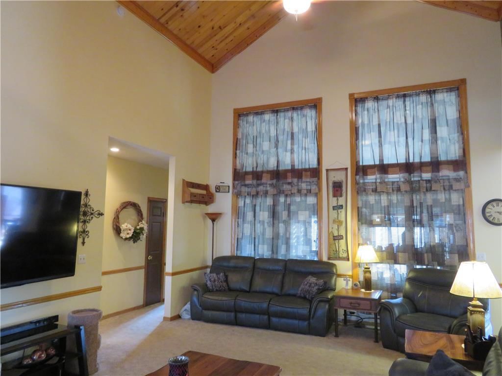 404 E Orchard Street — photo 10