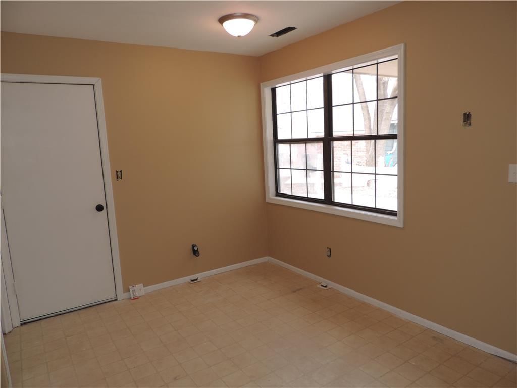 927 Essex Court — photo 5