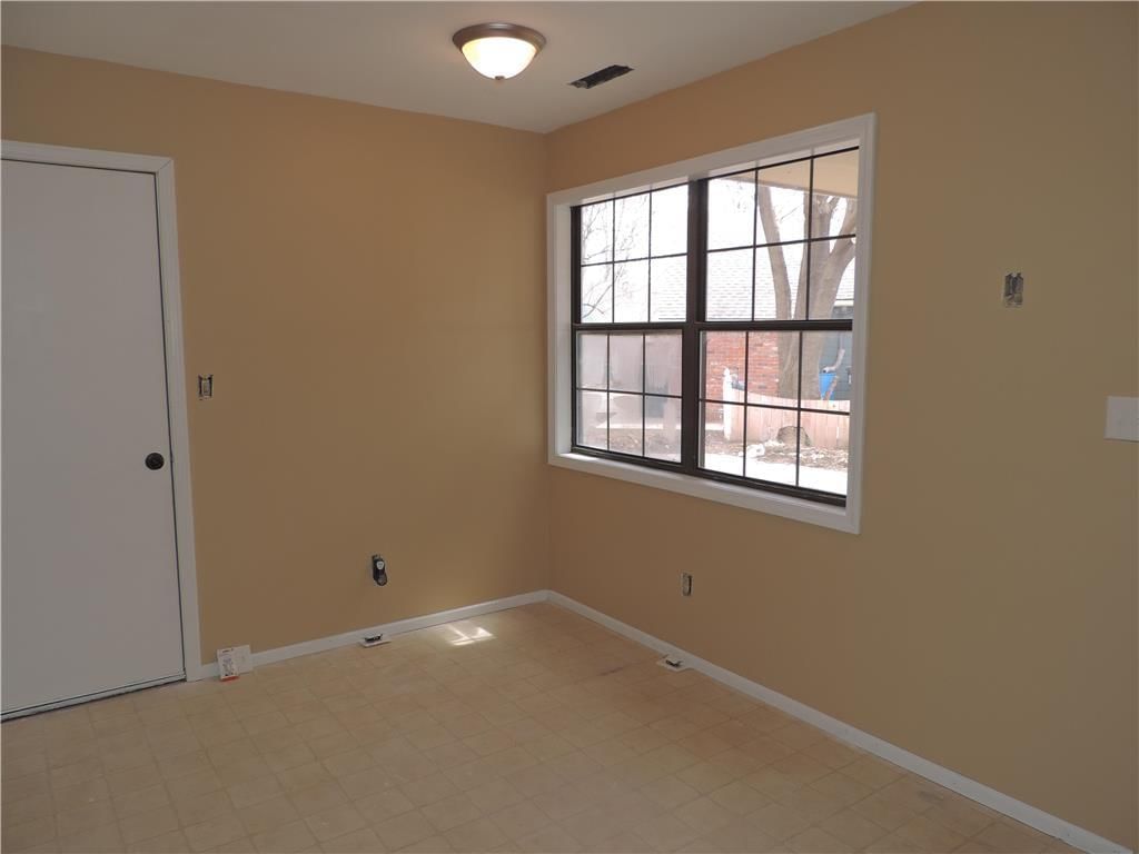 927 Essex Court — photo 7