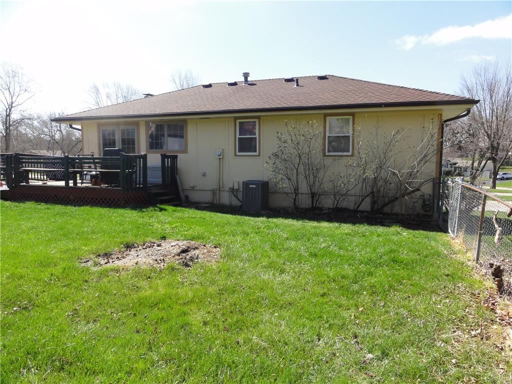 7420 NW Belvidere Parkway — photo 14