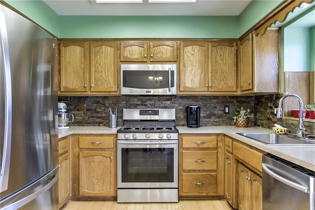 1214 NE BANNER Court — photo 10