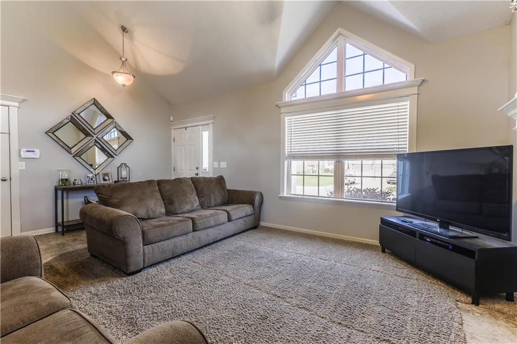 323 Eagle Glen Drive — photo 4