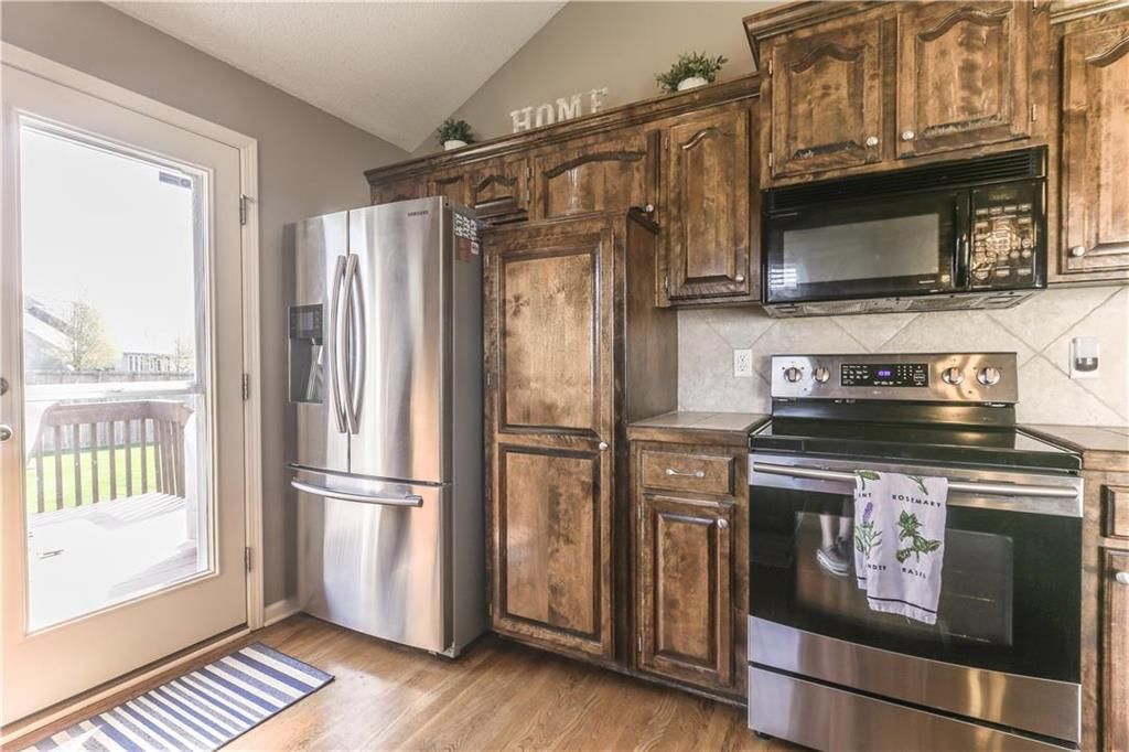 323 Eagle Glen Drive — photo 9
