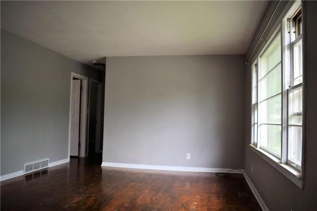 209 Hillcrest Drive — photo 2
