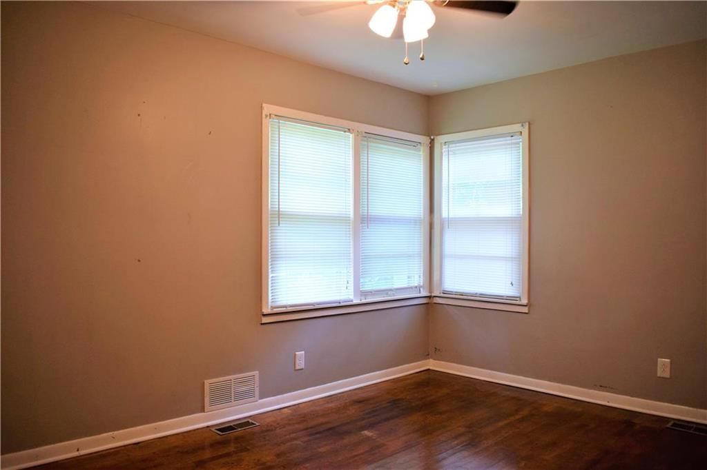 209 Hillcrest Drive — photo 12