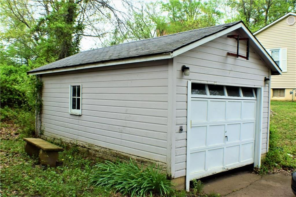 209 Hillcrest Drive — photo 16