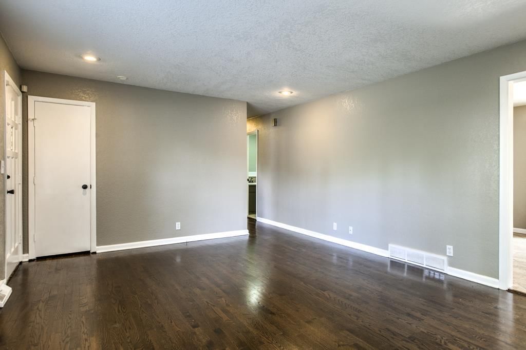 12406 W 61st Street — photo 5